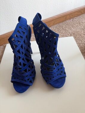 Steve Madden Women’s Blue Cutout Peep-Toe Heels